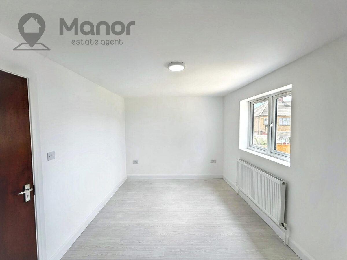 Whalebone Lane South, Dagenham, RM8 1AJ