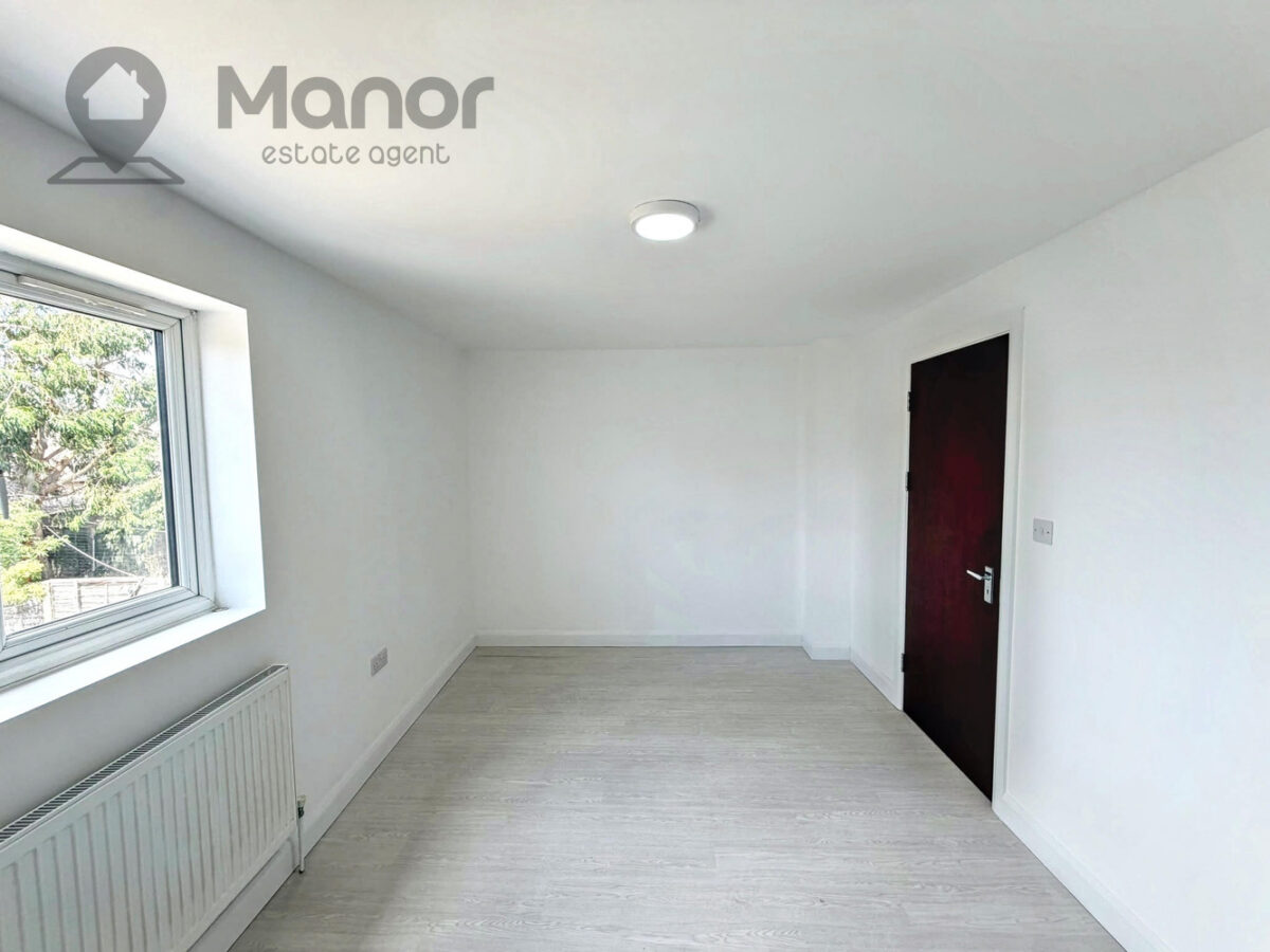 Whalebone Lane South, Dagenham, RM8 1AJ
