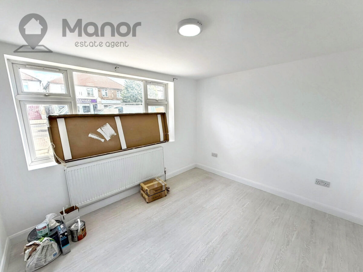 Whalebone Lane South, Dagenham, RM8 1AJ