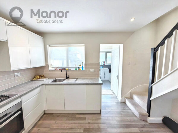 Elm Park Avenue, Hornchurch, RM12 4RY
