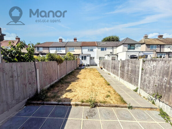 Elm Park Avenue, Hornchurch, RM12 4RY