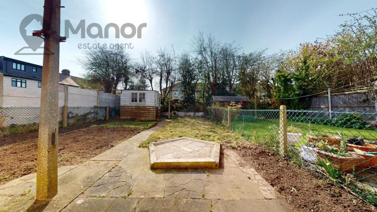 Lansbury Avenue, Romford, RM6 6SD