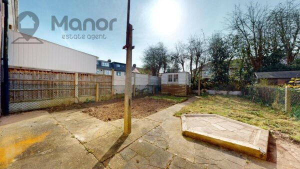 Lansbury Avenue, Romford, RM6 6SD