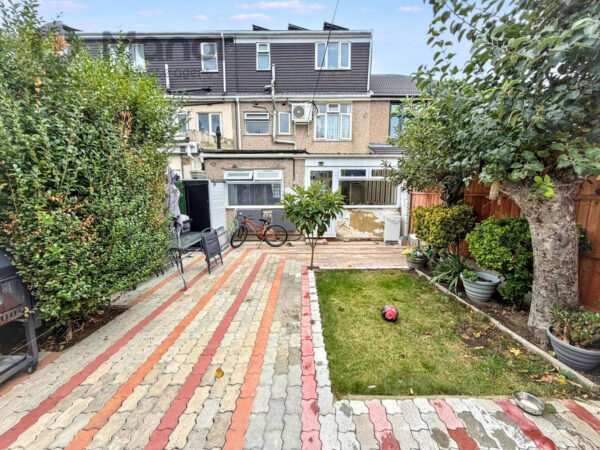 Westrow Drive, Barking, IG11 9BS
