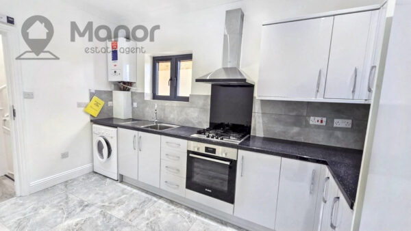 Woodford Avenue, Ilford, IG2 6UX