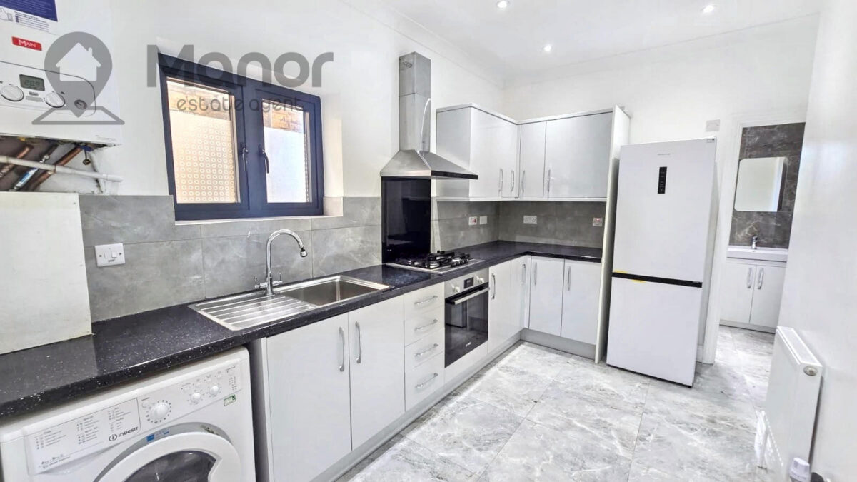 Woodford Avenue, Ilford, IG2 6UX