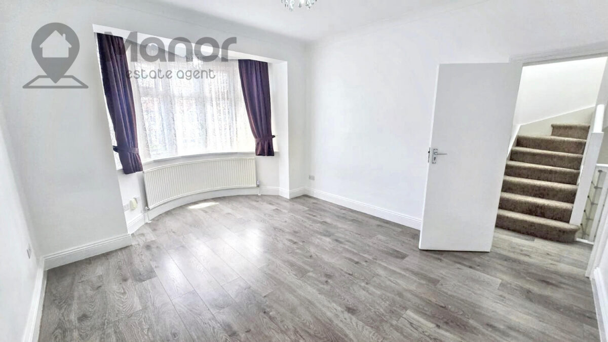 Woodford Avenue, Ilford, IG2 6UX