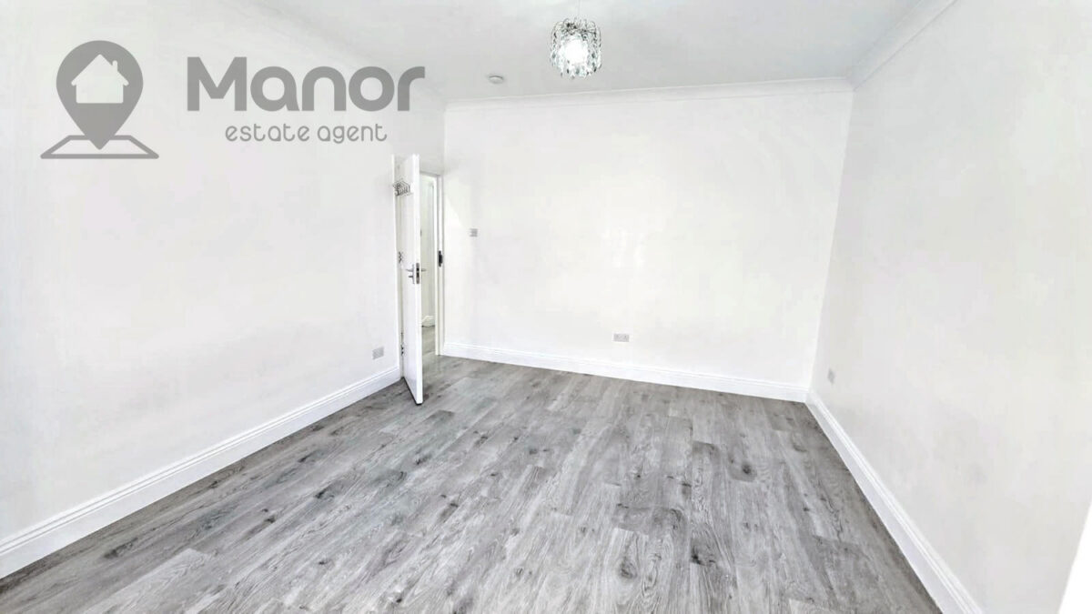 Woodford Avenue, Ilford, IG2 6UX