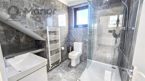 Woodford Avenue, Ilford, IG2 6UX