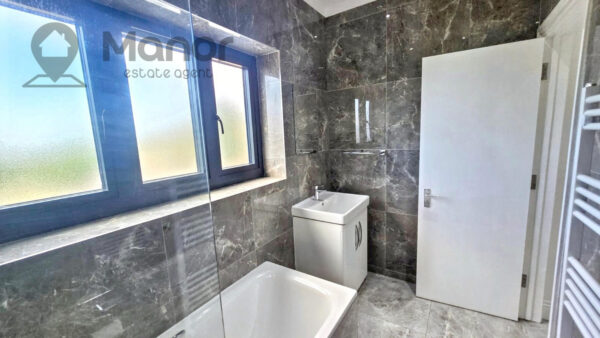 Woodford Avenue, Ilford, IG2 6UX