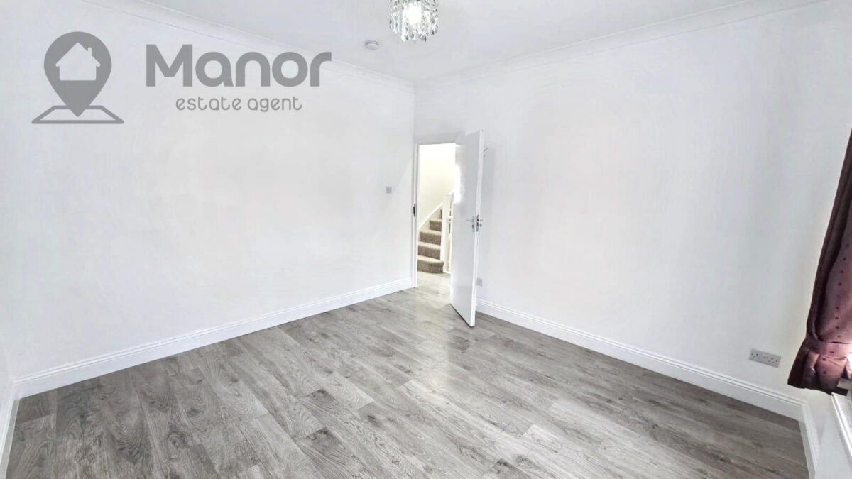 Woodford Avenue, Ilford, IG2 6UX