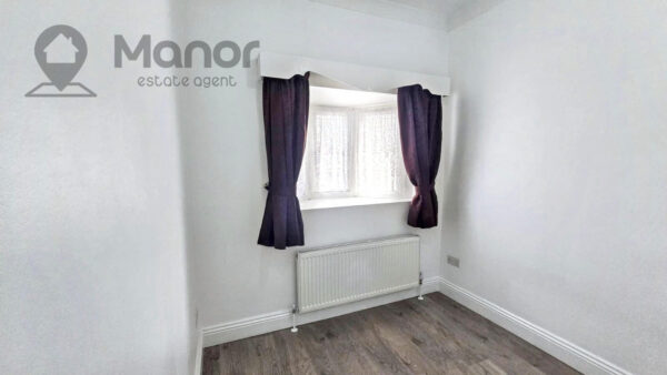 Woodford Avenue, Ilford, IG2 6UX
