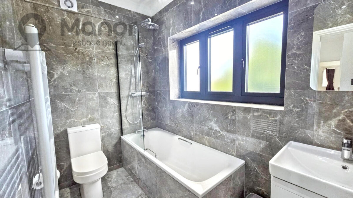 Woodford Avenue, Ilford, IG2 6UX