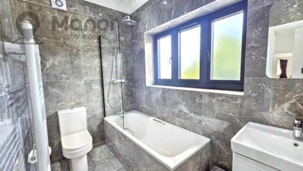 Woodford Avenue, Ilford, IG2 6UX