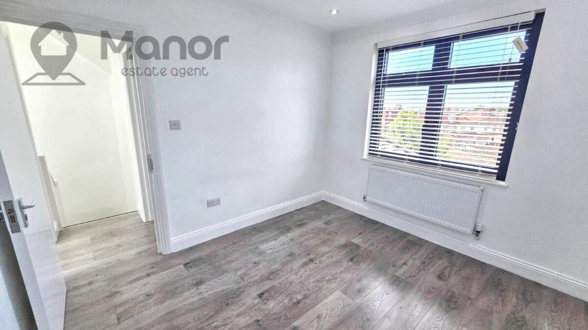 Woodford Avenue, Ilford, IG2 6UX