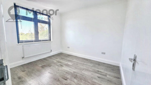 Woodford Avenue, Ilford, IG2 6UX