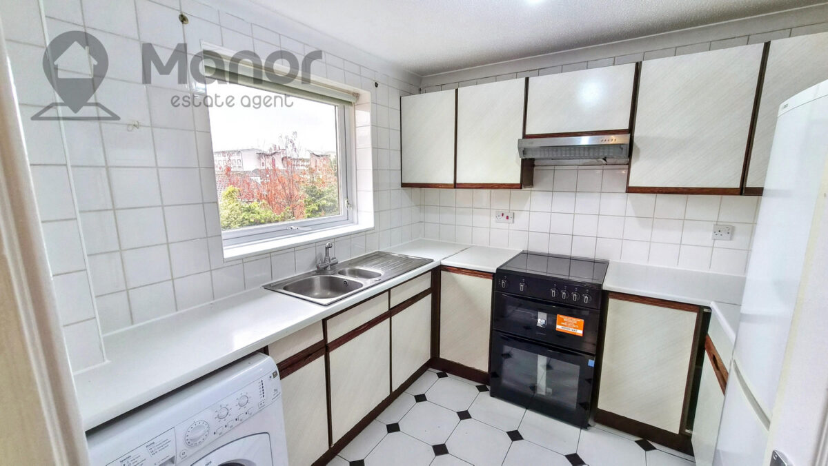 Trotwood, Chigwell, IG7 5JP