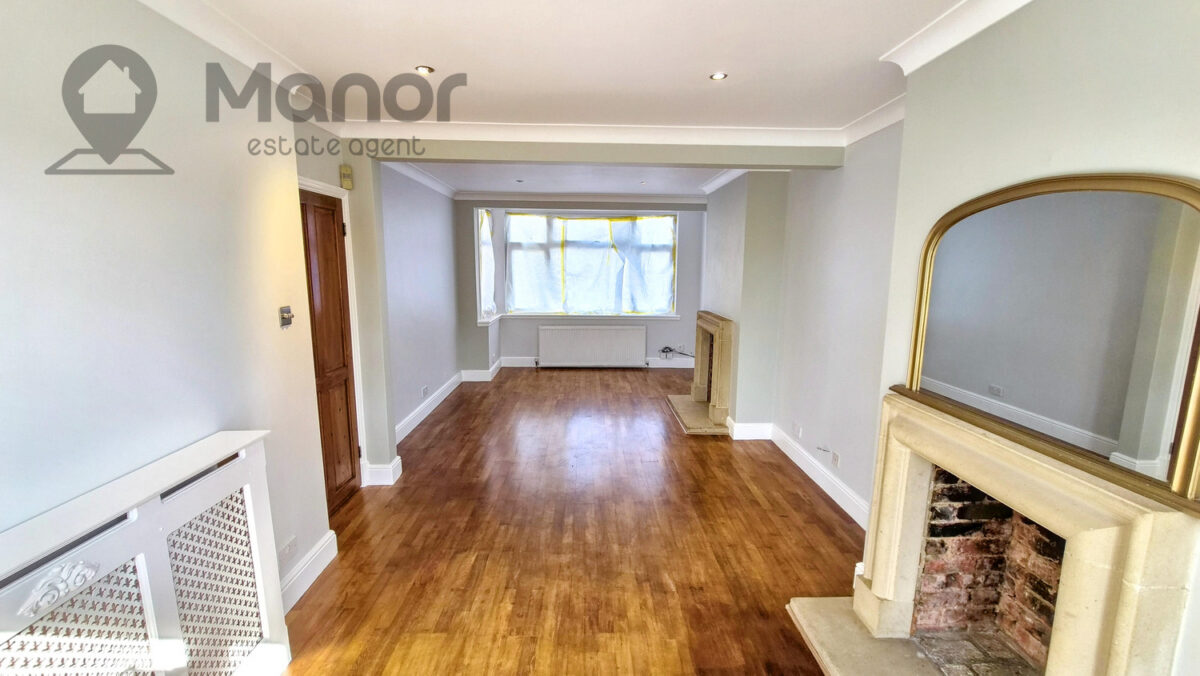 Maypole Crescent, Hainault, IG6 2UJ