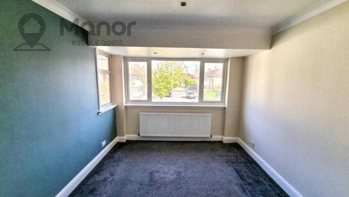 Maypole Crescent, Hainault, IG6 2UJ