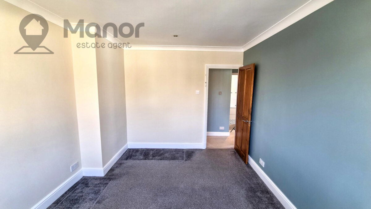 Maypole Crescent, Hainault, IG6 2UJ