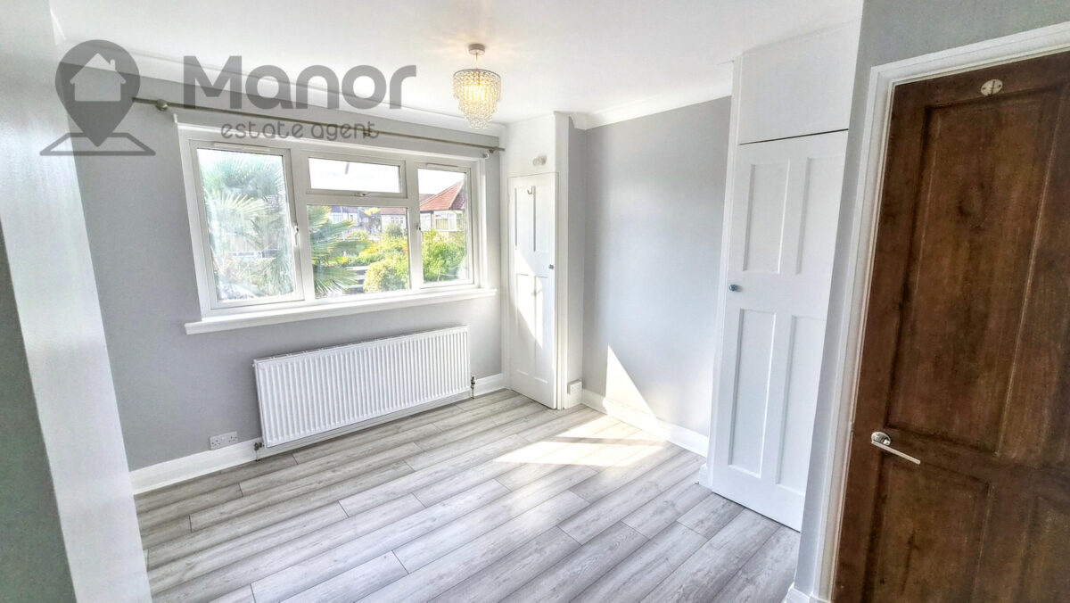 Maypole Crescent, Hainault, IG6 2UJ