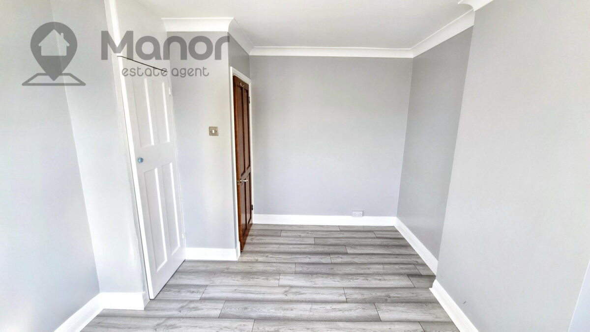 Maypole Crescent, Hainault, IG6 2UJ