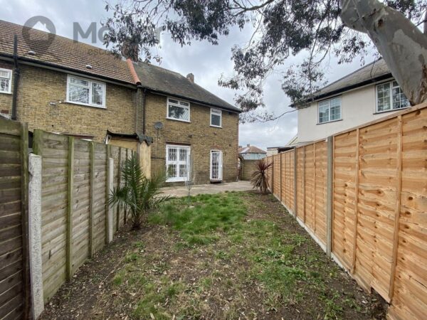 Lindsey Road, Dagenham, RM8 2RP