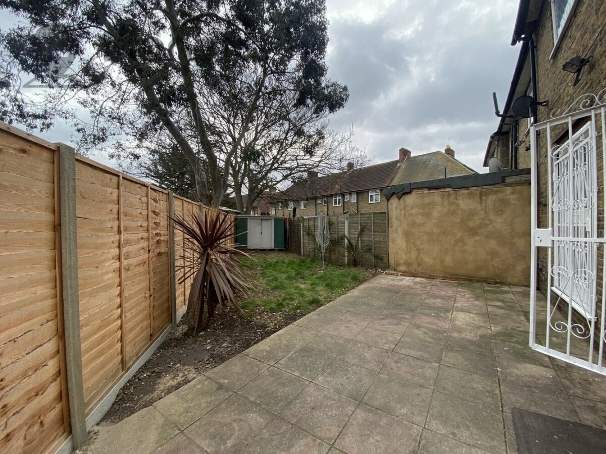 Lindsey Road, Dagenham, RM8 2RP