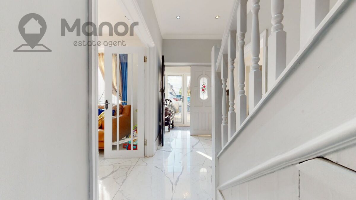 Ashurst Drive, Gants Hill, IG2 6SB
