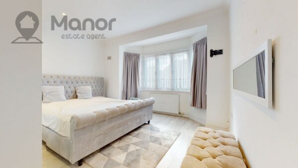 Ashurst Drive, Gants Hill, IG2 6SB