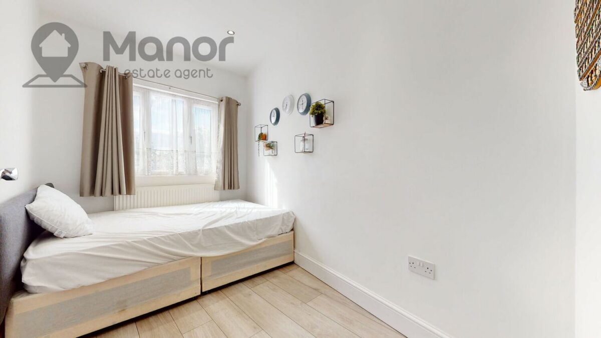 Ashurst Drive, Gants Hill, IG2 6SB