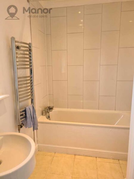 Chittys Lane, Dagenham, RM8 3RT