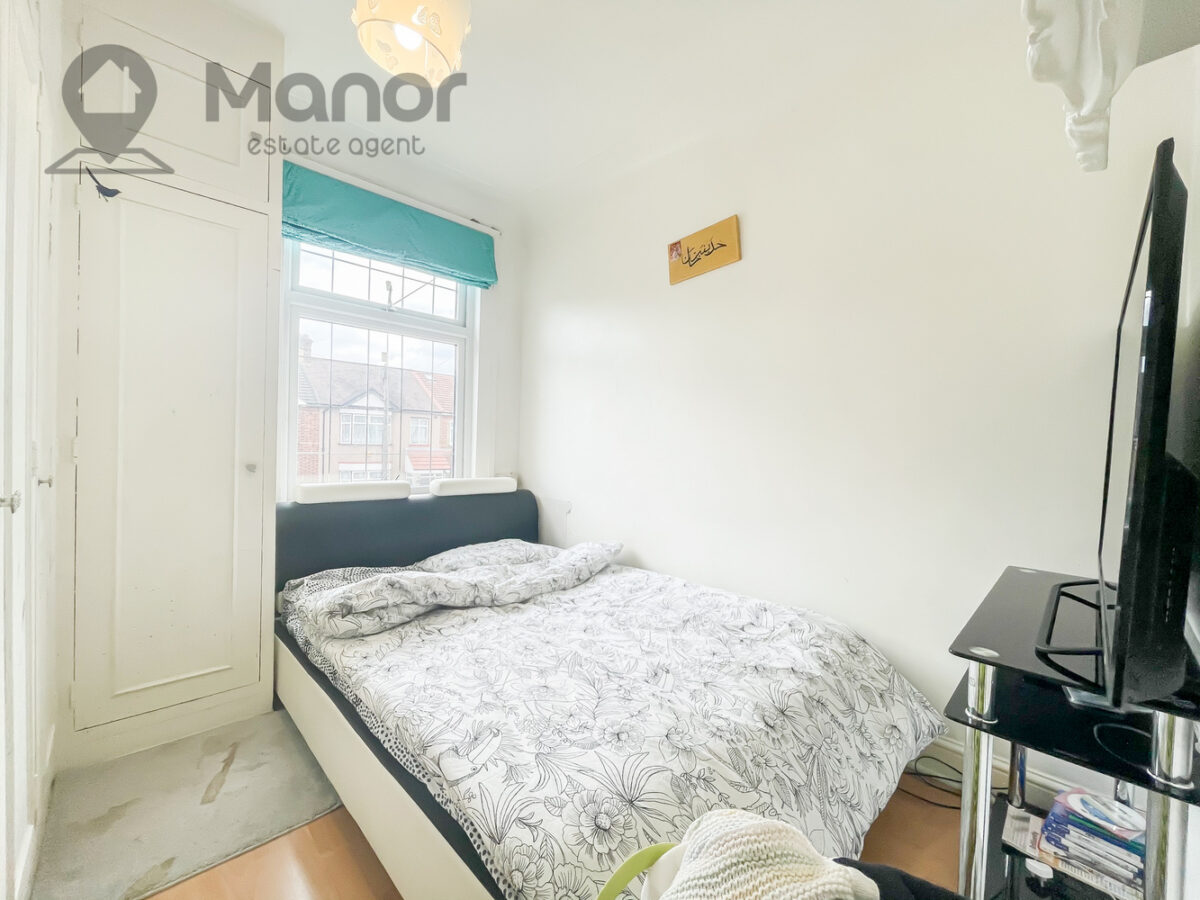 Lansdowne Road, Ilford, IG3 8NQ