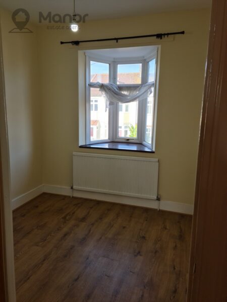 Kings Avenue, Chadwell Heath, RM6 6BD