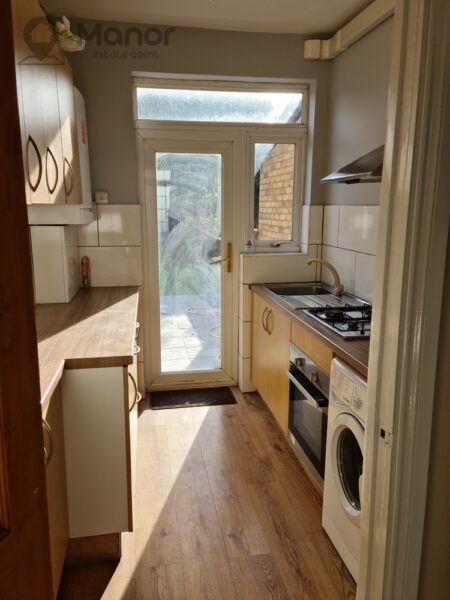 Kings Avenue, Chadwell Heath, RM6 6BD