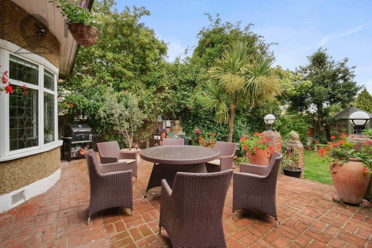 Rochester Gardens, Ilford, IG1 3LZ