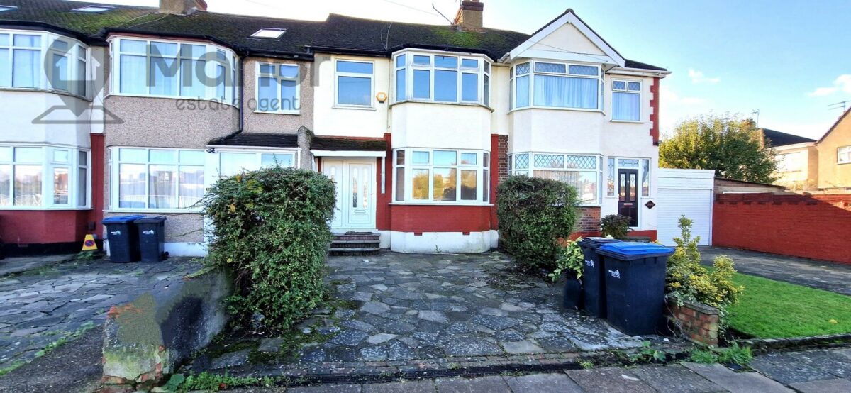 Holmesdale, Waltham Cross, EN8 8RA