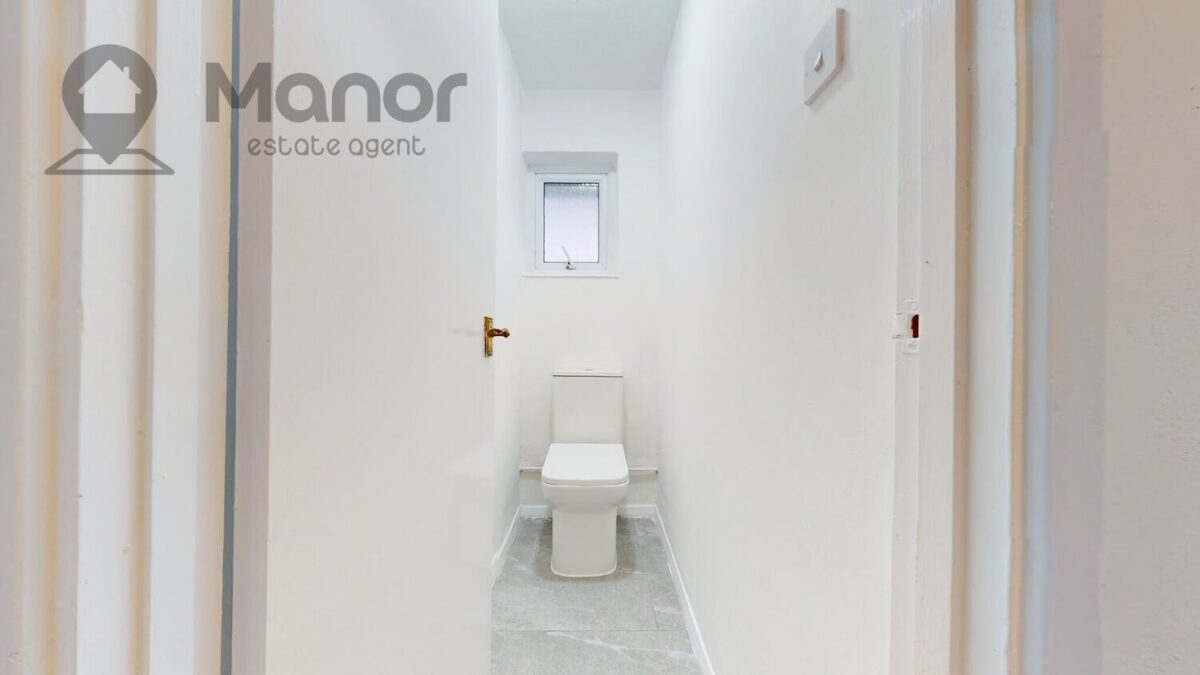 Billet Road, Chadwell Heath, RM6 5QR
