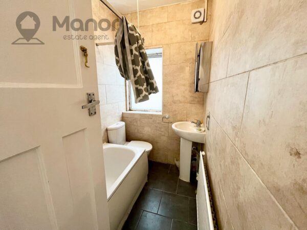 Roding Lane North, Woodford Green, IG8 8LJ