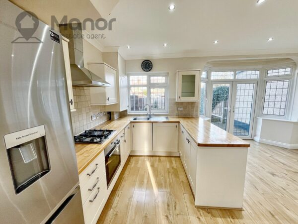 Eccleston Crescent, Chadwell Heath, RM6 4RA