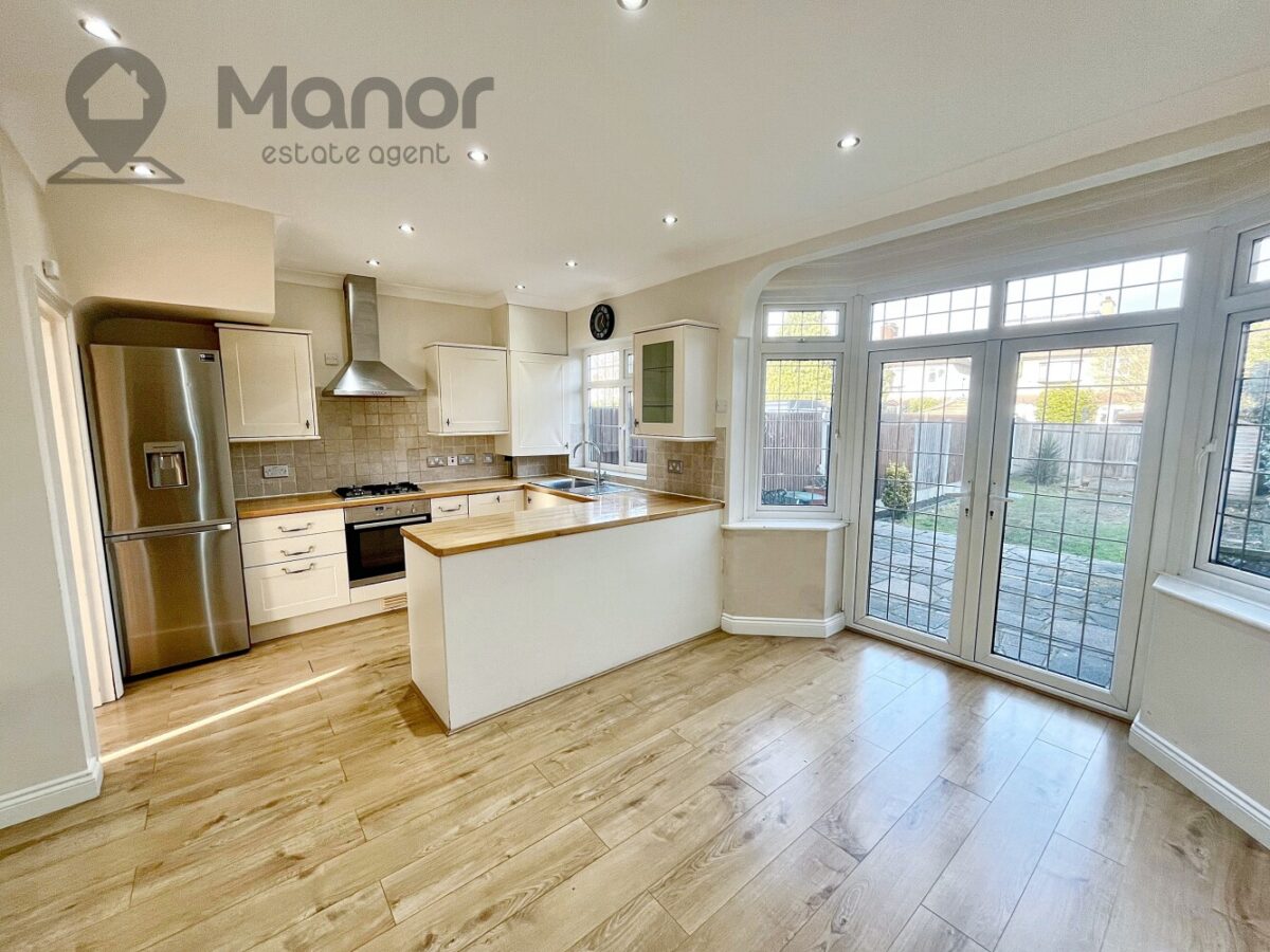 Eccleston Crescent, Chadwell Heath, RM6 4RA
