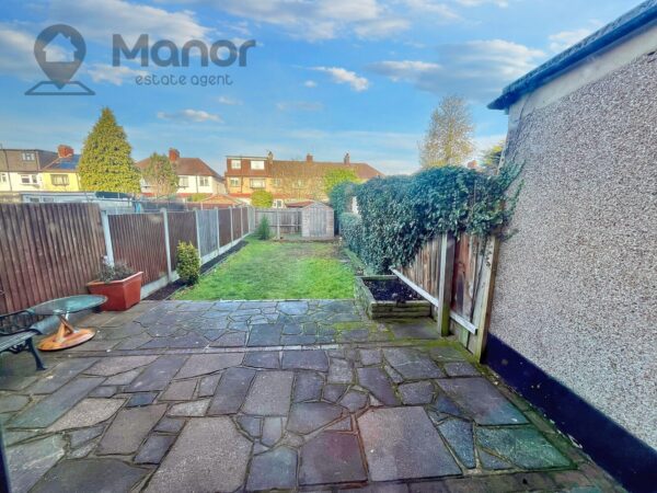 Eccleston Crescent, Chadwell Heath, RM6 4RA