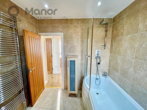Eccleston Crescent, Chadwell Heath, RM6 4RA
