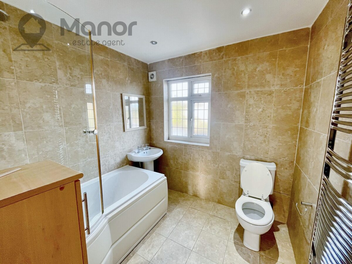 Eccleston Crescent, Chadwell Heath, RM6 4RA
