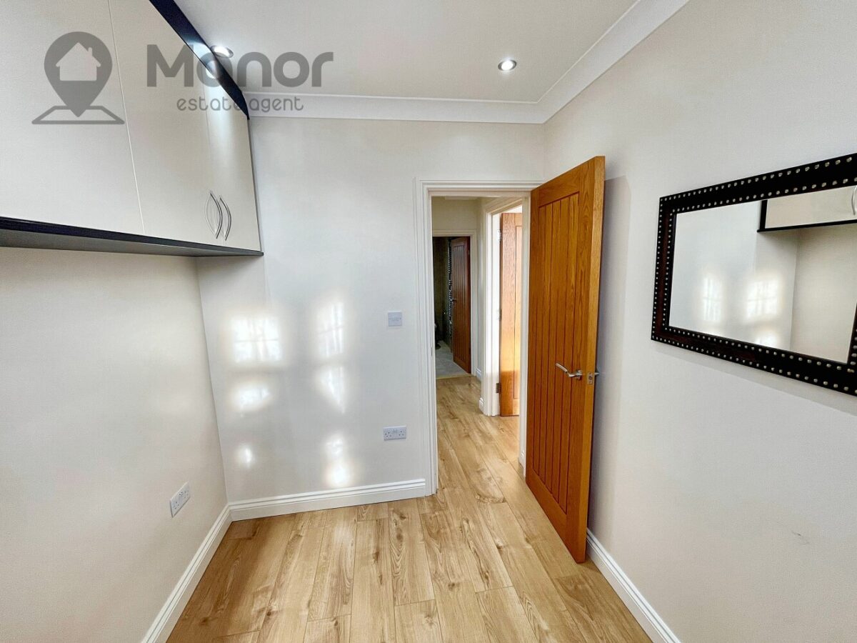 Eccleston Crescent, Chadwell Heath, RM6 4RA