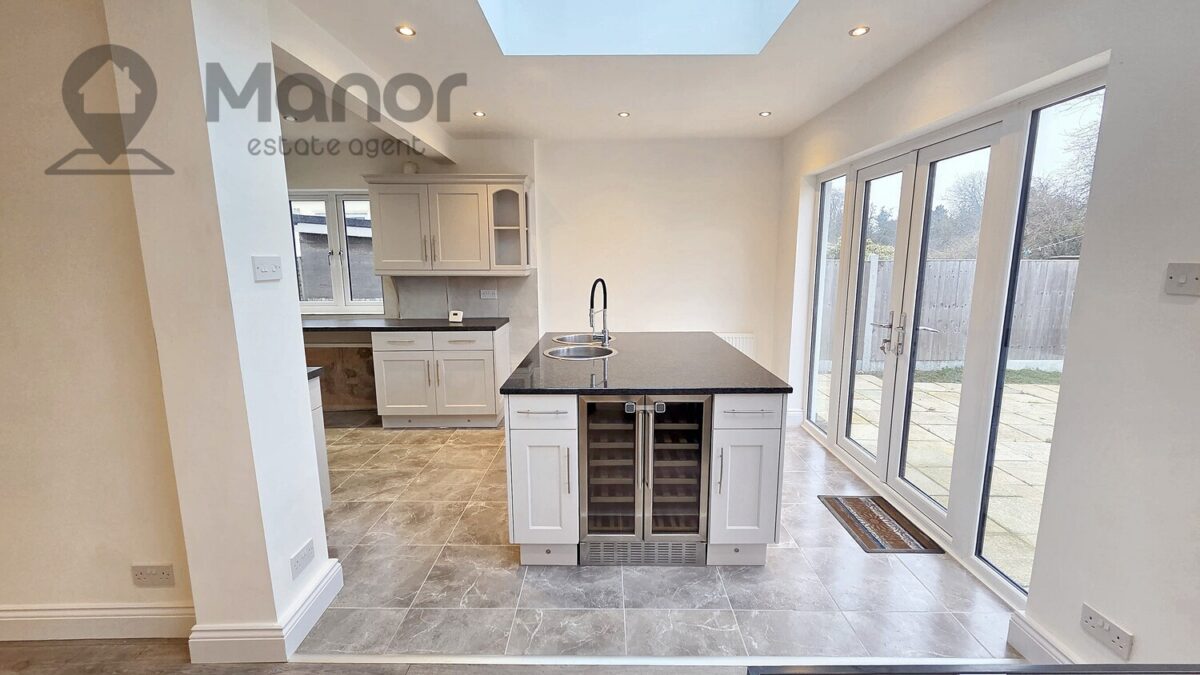 Lodge Lane, Collier Row, RM5 2EJ