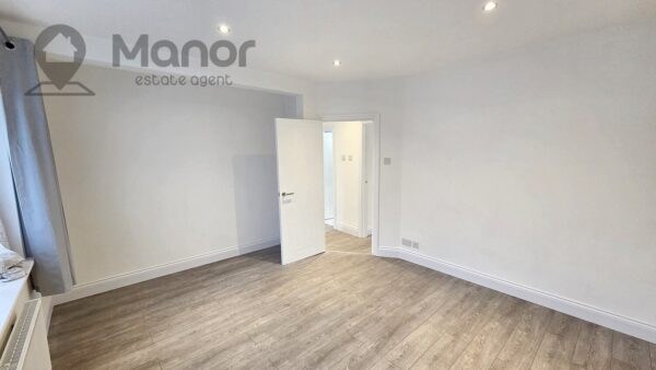 Lodge Lane, Collier Row, RM5 2EJ