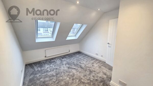 Lodge Lane, Collier Row, RM5 2EJ