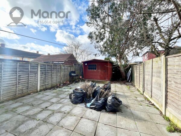 Whalebone Lane South, Dagenham, RM8 1AJ