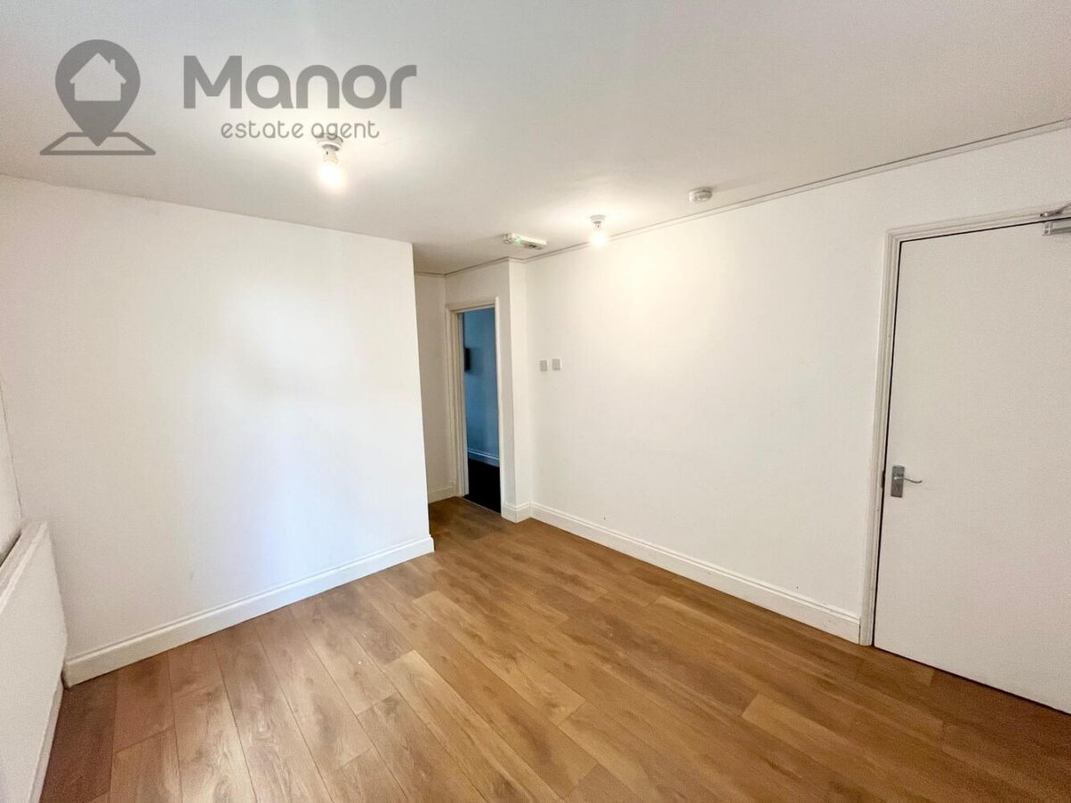 Whalebone Lane South, Dagenham, RM8 1AJ